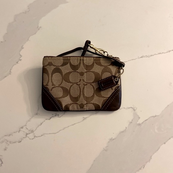 Coach wristlet from the Signature Collection - Picture 2 of 2